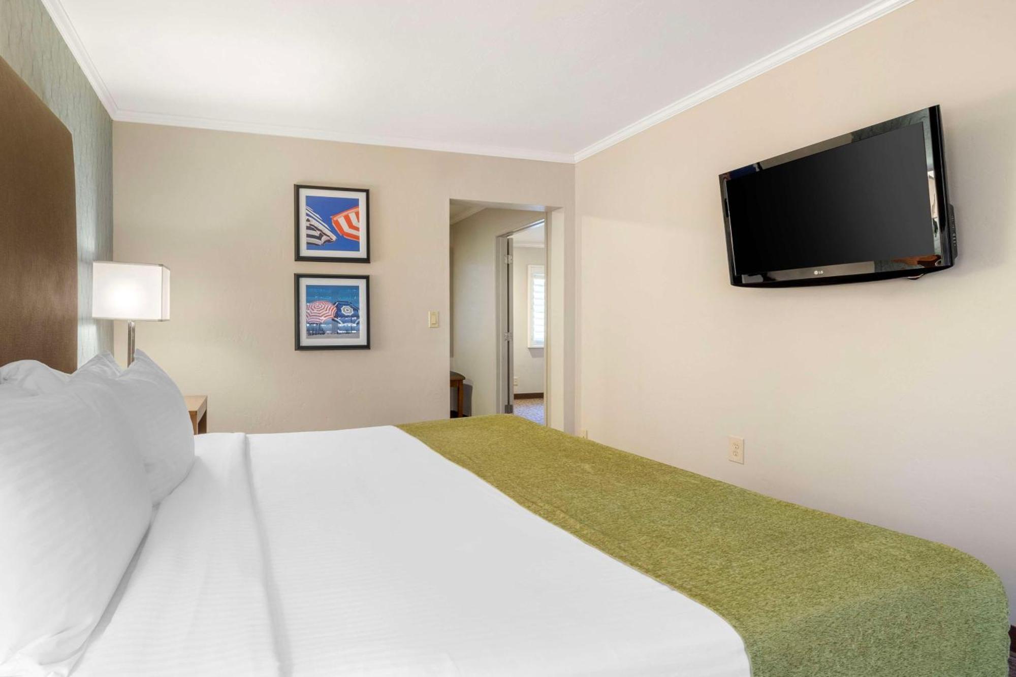 เบสต์ เวสเทิร์น พลัส บีช วิว ลอดจ์ Hotel คาร์ลสบัด ภายนอก รูปภาพ
